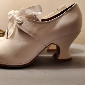 American Duchess POMPADOUR Rococo Womand Heels Ivory